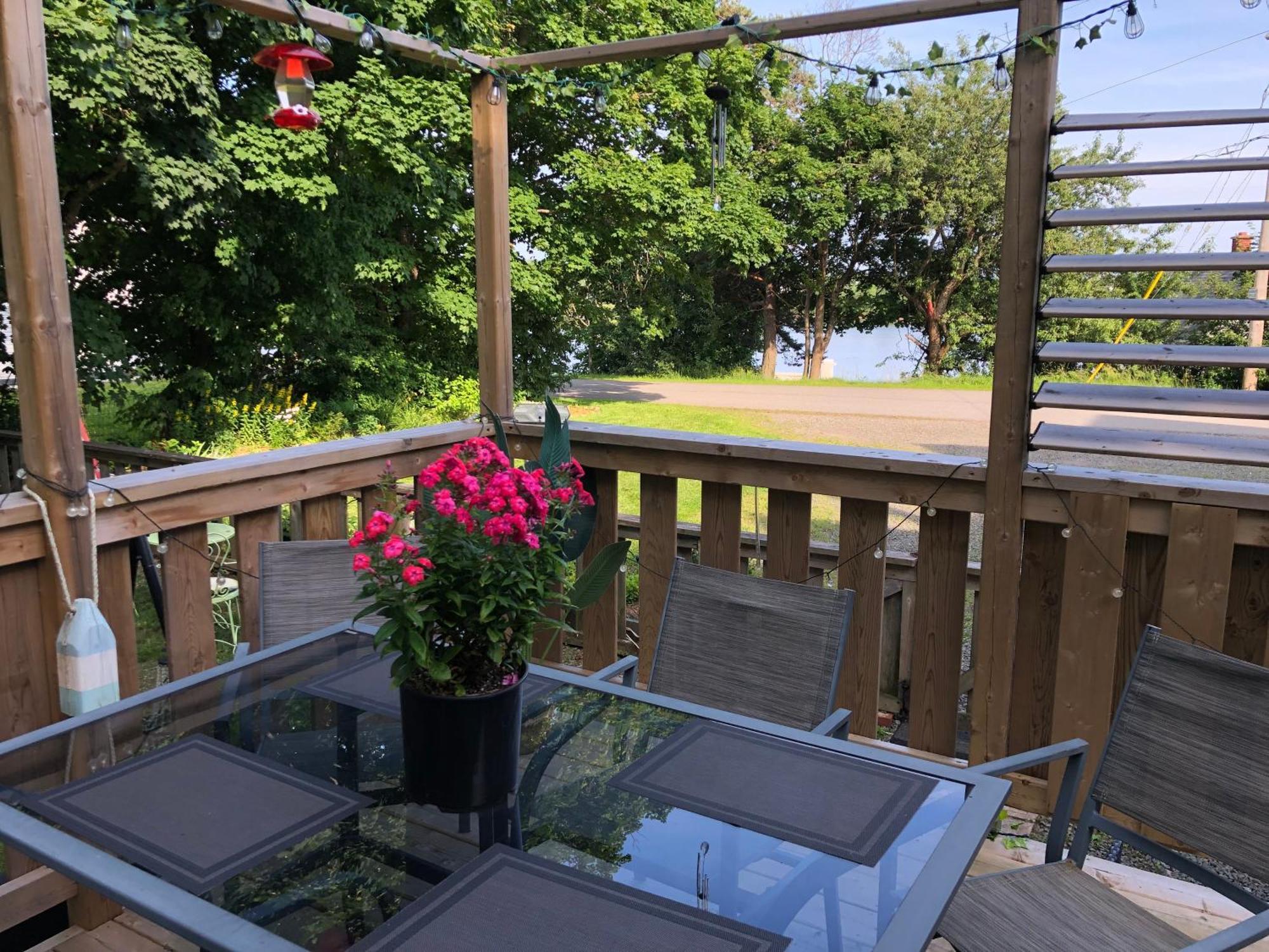 Pleasant Street Inn Parrsboro ภายนอก รูปภาพ